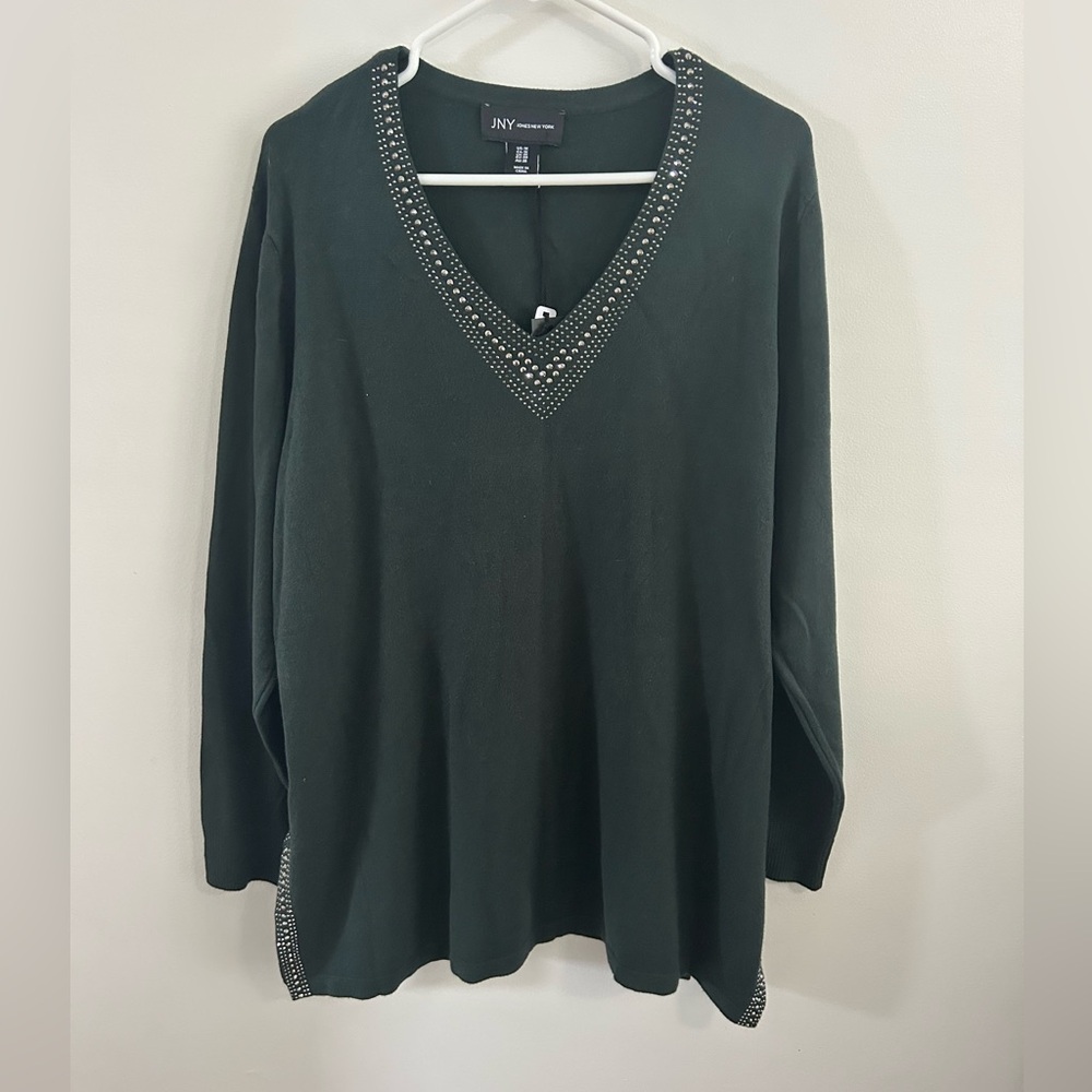 Jones New York Sweater Size 1X Green V-Neck Long Sleeves Silver Accents NWT